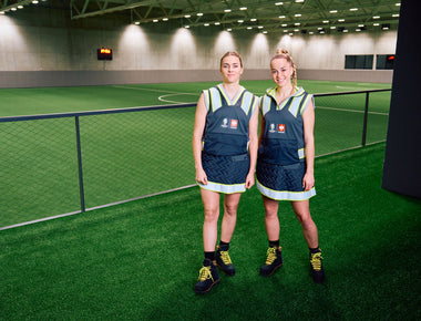 Die Nationalspielerinnen Giulia Gwinn (rechts) und Laura Freigang gehören der Strauss Euro Crew an.