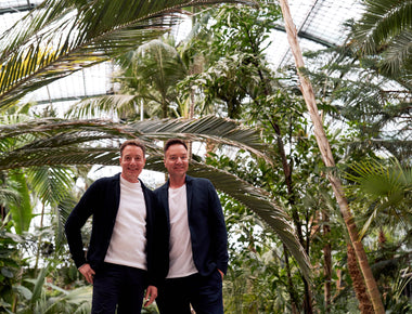 Henning und Steffen Strauss nehmen den TW Forum-Preis 2024 im Frankfurter Palmengarten entgegen.