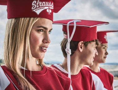 Studenten der Strauss Academy werden ein dreijähriges duales Studium absolvieren, das mit einem akkreditierten Bachelor-Abschluss abschließt.