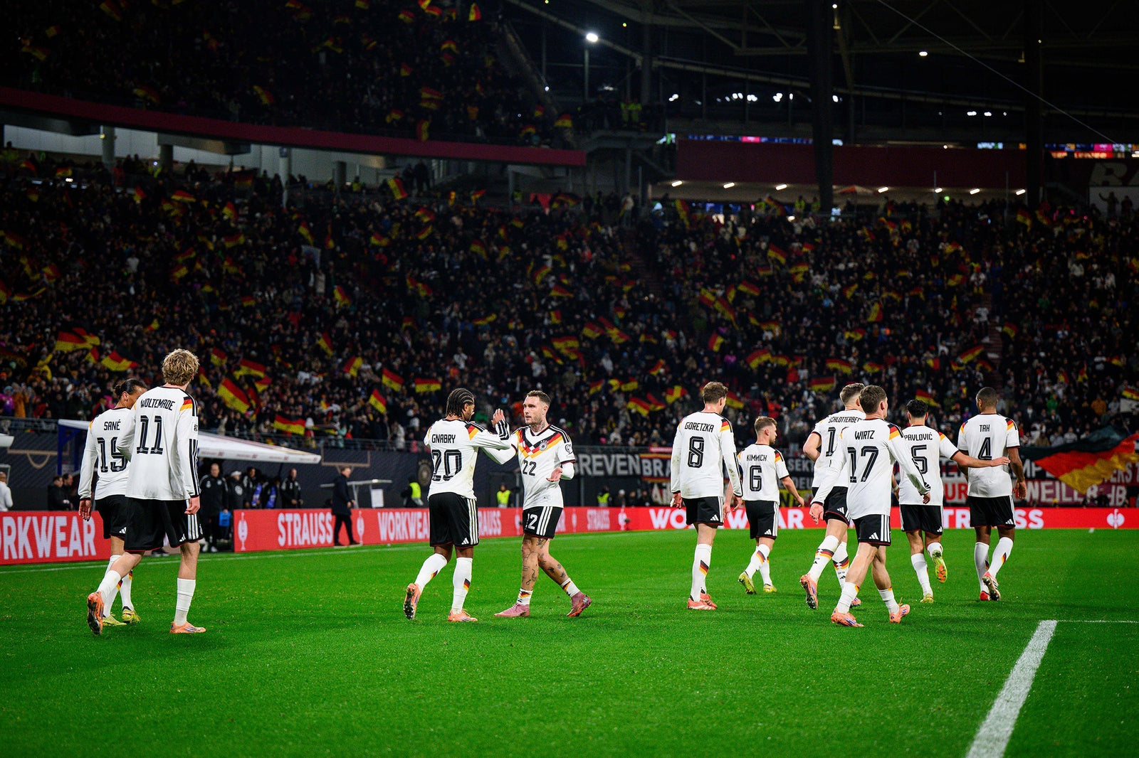 STRAUSS X DFB: DANKE FÜR 15 JAHRE