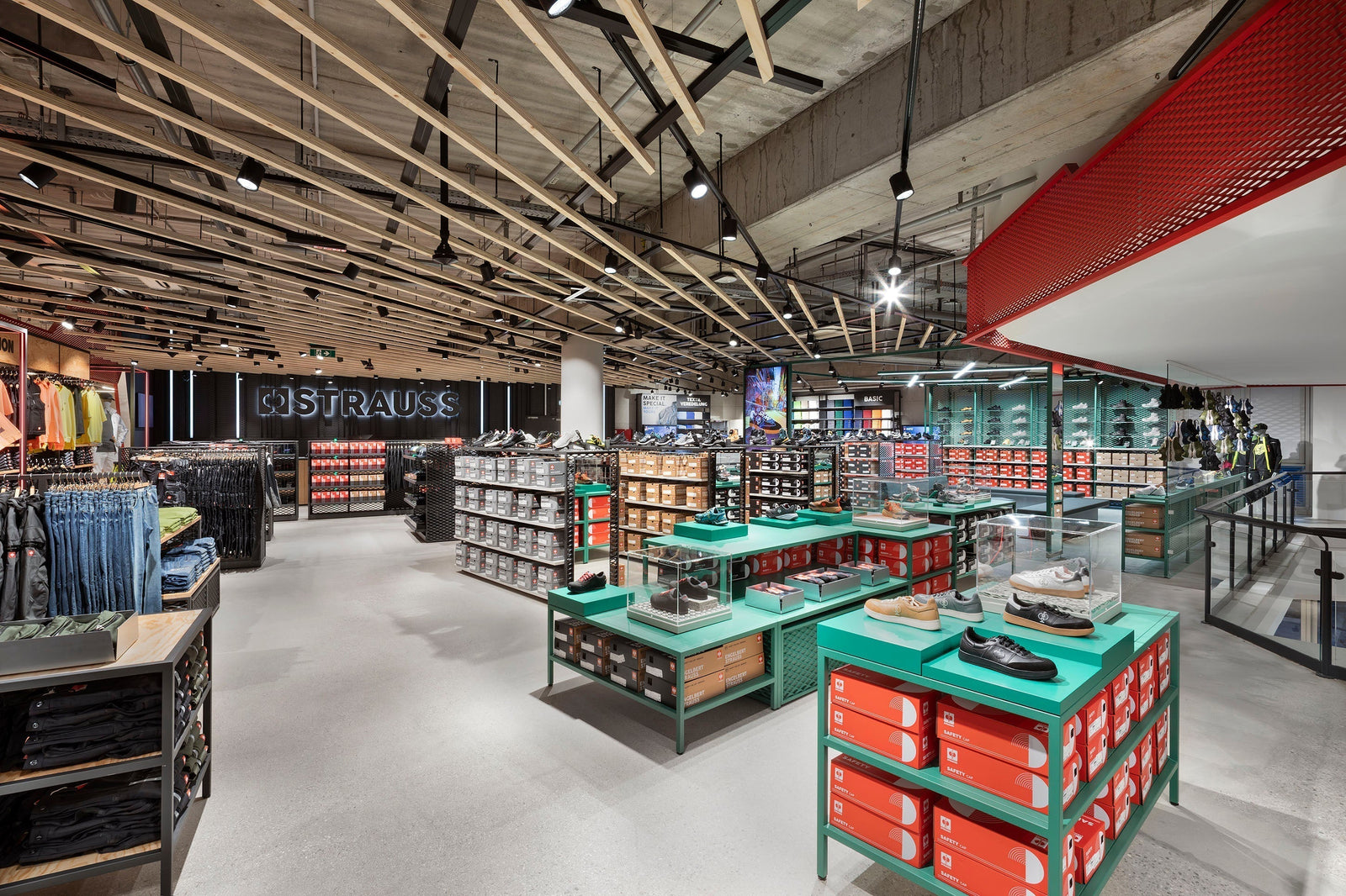 STRAUSS UND BAUHAUS ERÖFFNEN IN WIEN