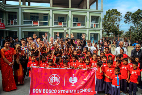 STRAUSS STÄRKT BILDUNG IN BANGLADESCH