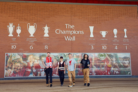 HOW LIVERPOOL FOOTBALL CLUB WORKS: STRAUSS WIRD TEIL DES LFC LINE-UPS