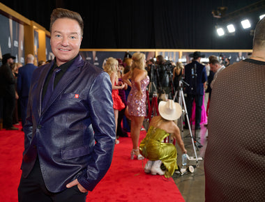 A Collab Tuned To Work – unter diesem Motto gab CEO Henning Strauss im Rahmen der 59. CMA Awards 2025 in Nashville, Tennessee, auf dem roten
Teppich eine Partnerschaft mit der Country Music Association bekannt.