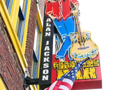 Nashvilles Broadway: die legendäre, neonbeleuchtete Straße im Herzen der "Music City“