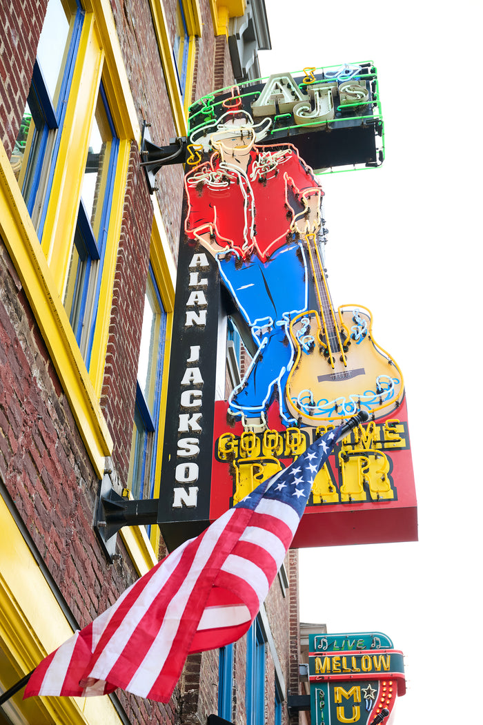 Nashvilles Broadway: die legendäre, neonbeleuchtete Straße im Herzen der "Music City“