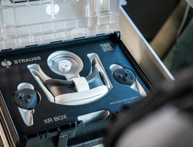 Das Power Bundle, bestehend aus der Strauss Toolbox XR App, der Meta Quest 3S und dem mit dem umfangreichen STRAUSSbox-System kompatiblen Schutzetui ist ab dem 20. November für Geschäftskunden bei Strauss verfügbar.