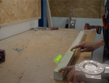 Die Kombination der Brille Meta Quest und der Applikation ermöglicht es im ersten Release, virtuell im Raum zu messen, zu nivellieren, Flächenmaße zu berechnen oder Formen zu übertragen, ohne weitere analoge Werkzeuge zu benötigen.