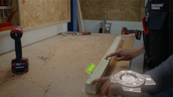 Die Kombination der Brille Meta Quest und der Applikation ermöglicht es im ersten Release, virtuell im Raum zu messen, zu nivellieren, Flächenmaße zu berechnen oder Formen zu übertragen, ohne weitere analoge Werkzeuge zu benötigen.